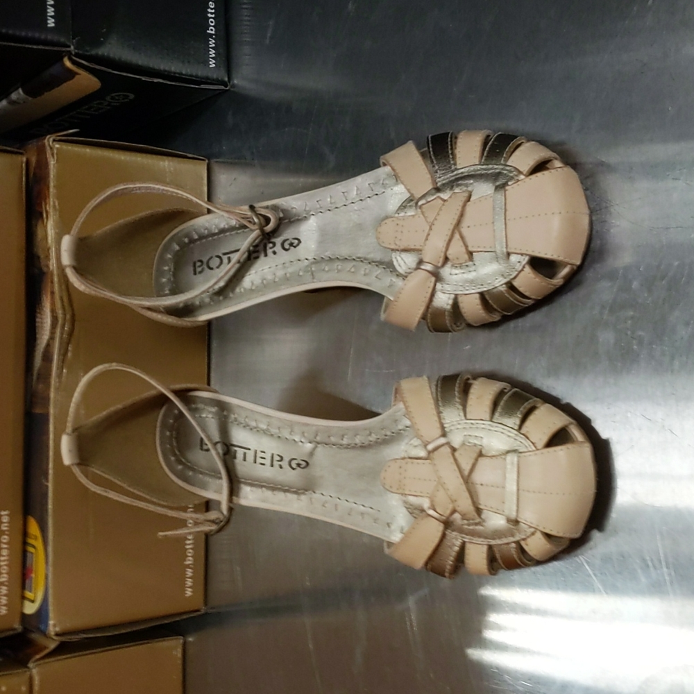 Bottero - closed toe heels (nude/silver)